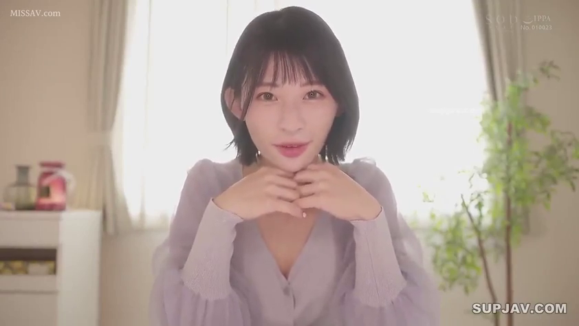 室内 · 坐姿 · 盆栽 · 微笑 · 特写 · 清纯 · 注视镜头 · 紫色针织衫