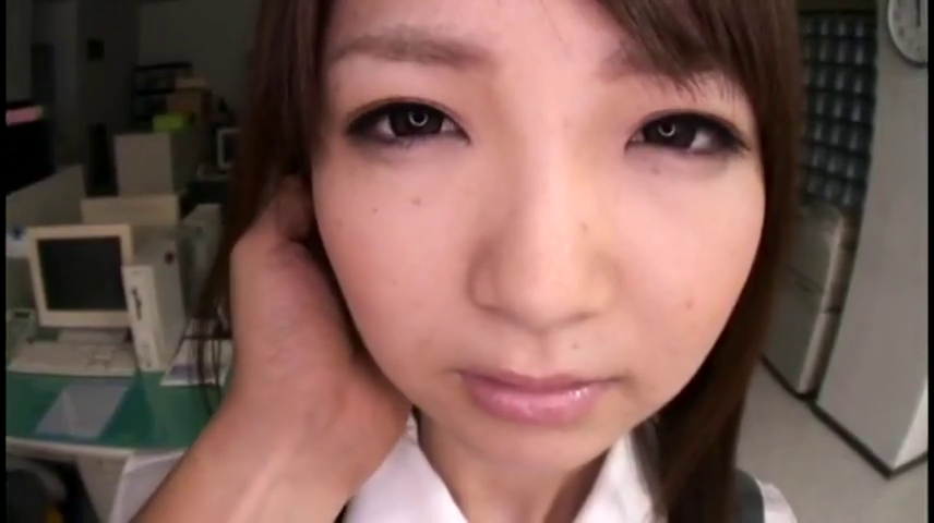 面部 · 第一视角 · 办公室 · 平静 · Computer · white shirt · Stare · 被托脸