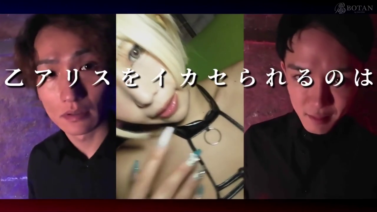 室内 · 严肃 · 脸部特写 · 注视 · 项圈 · 正面 · 束缚装 · 分屏