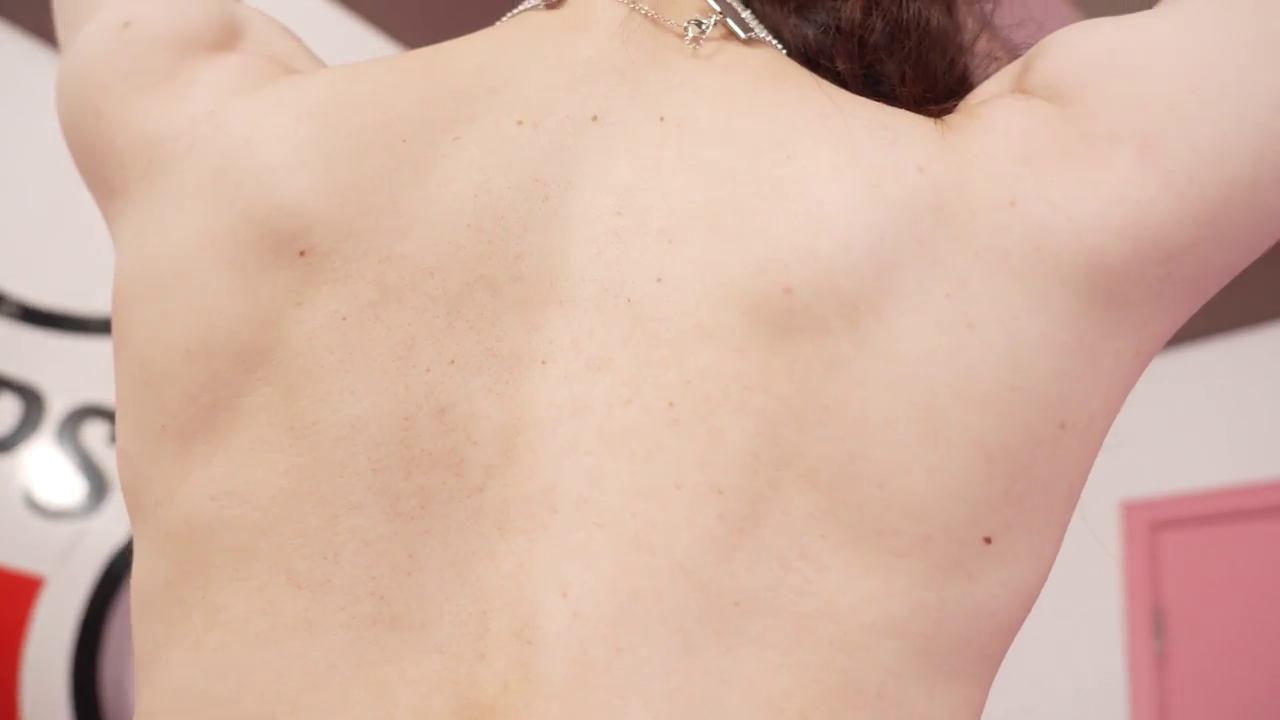 室内 · 展示 · 项链 · 背影 · 皮肤纹理 · 裸背 · 脊背特写